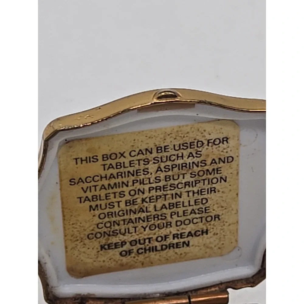 Vintage 1950's Stratton Enameled Pill Box Asian Pheasant Black‎ Gold England